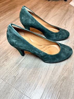 Clark’s Indigo Women's Forest Green Suede Platform High Heel Pumps size 7